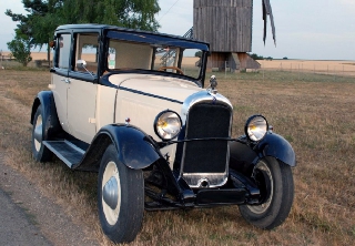 Citroën AC4F 1930 Beige et noire