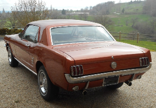 Ford mustang 1965 marron cuivré