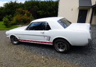 Ford Mustang 1966 blanche