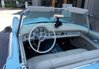 Ford Thunderbird 1957 bleu ciel