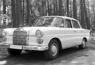 Mercedes Benz W110 Heckflosse (200D) 1966 Blanche