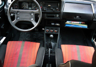Volkswagen GOLF GTI 1982 rouge