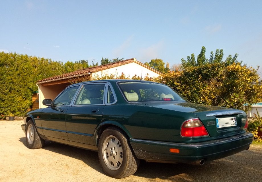 Location Jaguar  X300 1995 Vert  1995 Vert  Sorgues