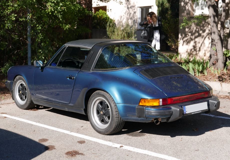 Location Porsche 911 sc targa 1980 bleu 1980 bleu CABRIES