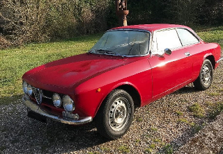 Alfa Romeo GT 1300 Junior 1971 rouge