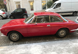 Alfa Romeo GT 1300 Junior 1971 rouge