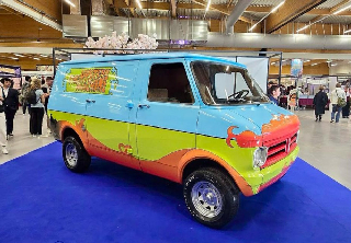 Bedford van scoobydoo Mystery Machine  1977 orange