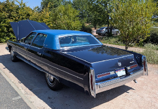 Cadillac Fleetwood  1976 Bleu / violet foncé 