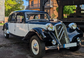 Citroën Traction 1957 blanche et noire
