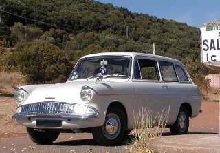 Ford Anglia Estate 1965 blanche