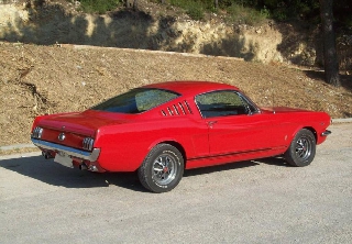 Ford Mustang Fastback 1965 Rouge