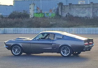 Ford Mustang fastback 1967 Gris bandes noir