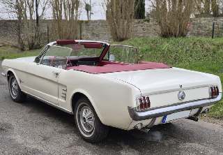 Ford Mustang V8 289ci 1966 blanc