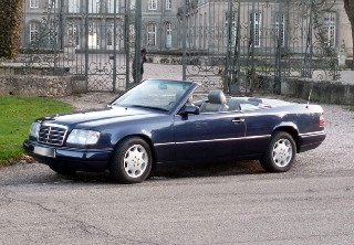 Mercedes Benz E320 cabriolet 1995 bleu  foncé