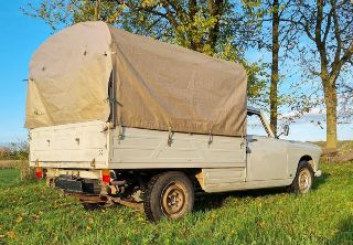 Peugeot 404 bachée 1979 beige