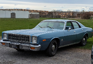Plymouth Fury 1977 bleu